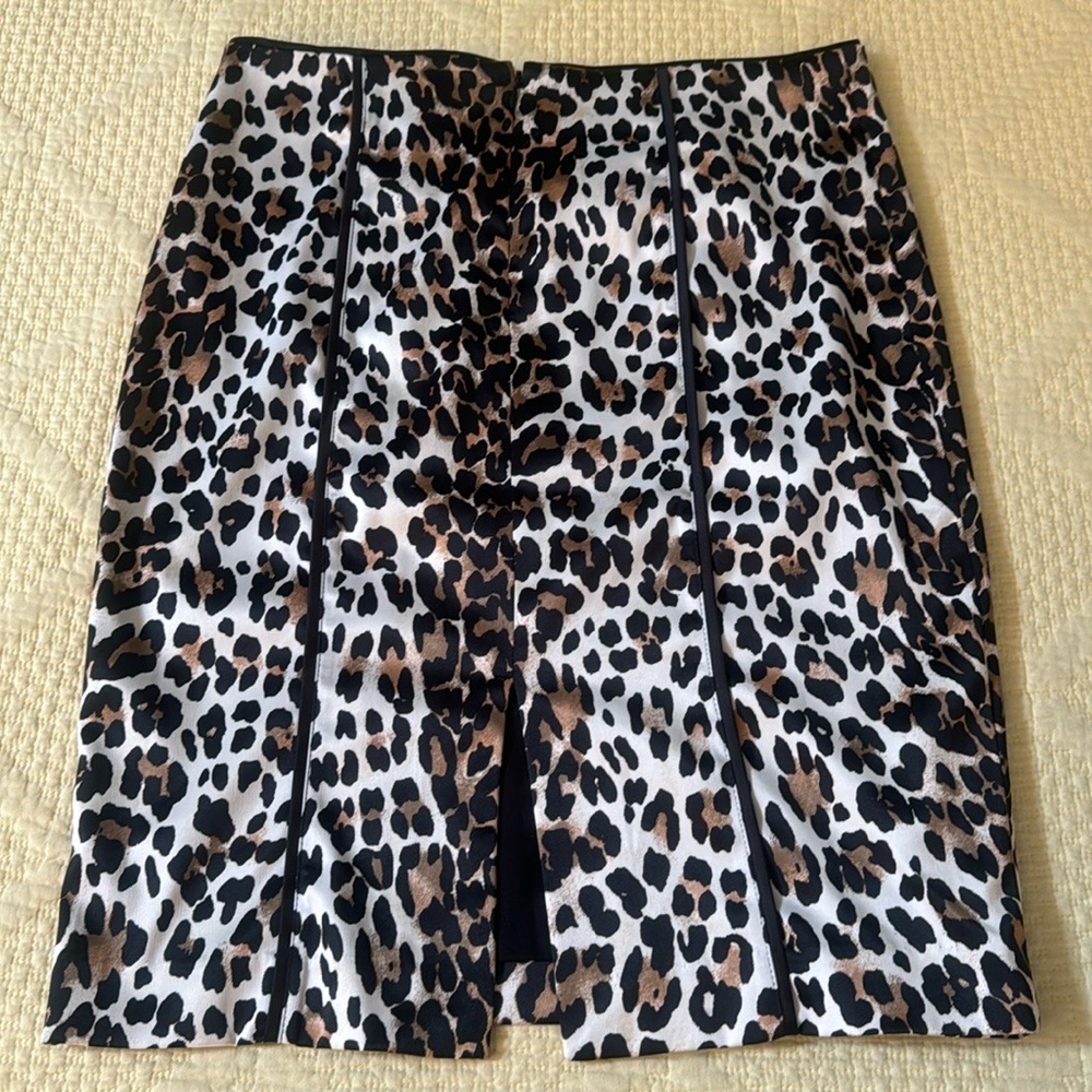 White House Black Market Skirt Black White Cream 2 Front Seams Size 4 Z15 - Picture 2 of 6